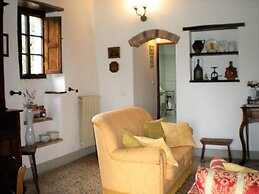 Farmhouse in Cortona With Pool