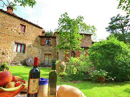Farmhouse in Cortona With Pool