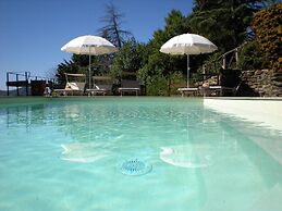 Farmhouse in Cortona With Pool