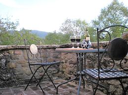 Farmhouse in Cortona With Pool