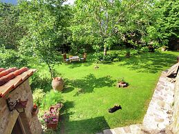 Farmhouse in Cortona With Pool