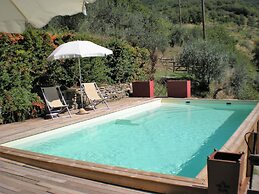 Farmhouse in Cortona With Pool