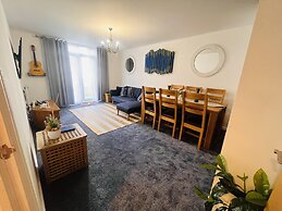 Beautiful 2 - Bed Apartment in Aylesbury