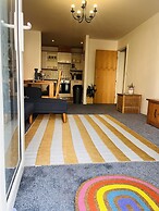 Beautiful 2 - Bed Apartment in Aylesbury
