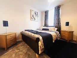Beautiful 2 - Bed Apartment in Aylesbury