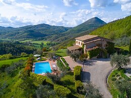 Villa in Umbria With Private Saltwater Pool