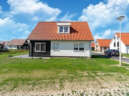 Your Coastal Retreat With Pool