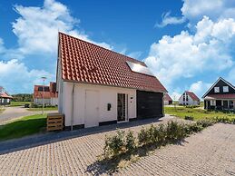 Your Coastal Retreat With Pool