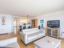 Apartment With 2 Bedrooms and sea View