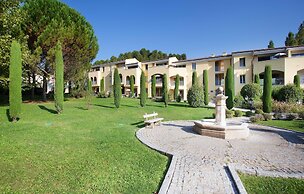 Apartment in Greoux-les-bains Near Lakes