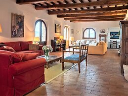 Villa in Umbria With Private Pool & Valley Views