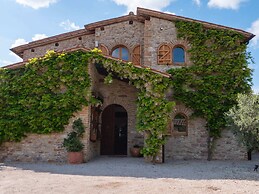 Villa in Umbria With Private Pool & Valley Views
