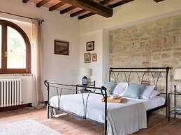 Villa in Umbria With Private Pool & Valley Views
