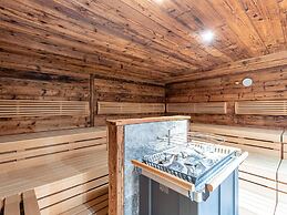 Large Chalet With Carmine and Wellness Area