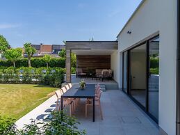 Luxury Villa With Pool & Sauna Kortrijk