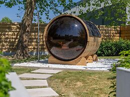 Luxury Villa With Pool & Sauna Kortrijk