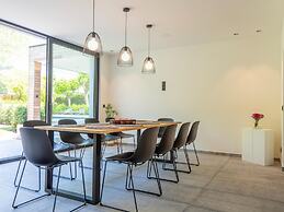 Luxury Villa With Pool & Sauna Kortrijk