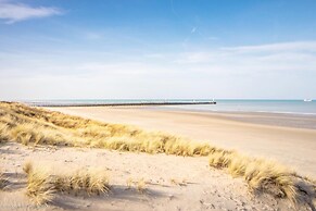 Seaside Comfort With Parking