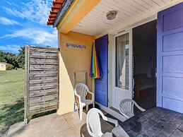 Cottage With Swimming Pool and Activities