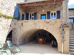 Renovated Farmhouse Escape