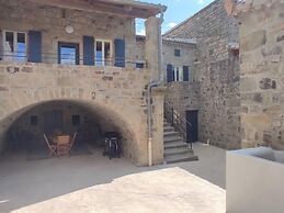 Renovated Farmhouse Escape