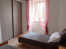 Renovated Farmhouse Escape