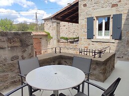Renovated Farmhouse Escape