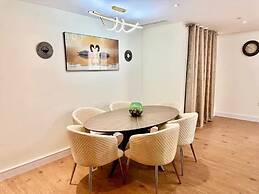 2BR Luxury Apartment Marina View