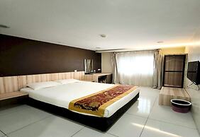 OYO 90975 Atta Hotel