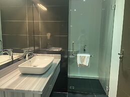 OYO 90975 Atta Hotel