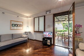 Sirmio Apartments  Primavera Stay