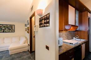 Sirmio Apartments  Primavera Stay