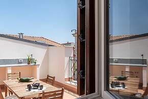 Oretea Apartment With Terrace by Wonderful Italy