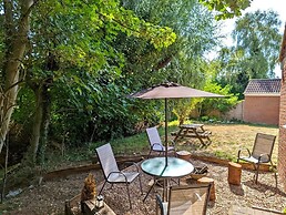 Cosy and Secluded Brook-side Lodge