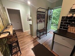 Cosy and Secluded Brook-side Lodge
