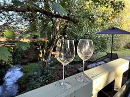 Cosy and Secluded Brook-side Lodge