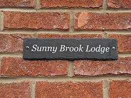 Cosy and Secluded Brook-side Lodge
