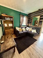 Cosy and Secluded Brook-side Lodge