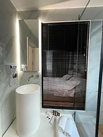 Hotel Adore