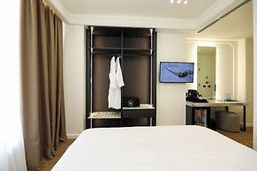 Hotel Adore