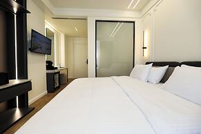 Hotel Adore