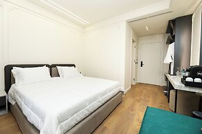 Hotel Adore