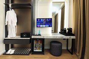 Hotel Adore