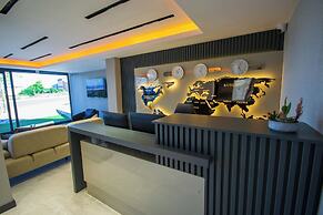 AirGate Airport Hotel