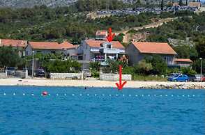 Beachside Apartment - Sleeps 5, Parking & Views
