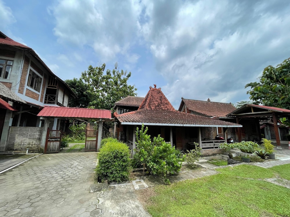 Saka Homestay Boutique & Cafe