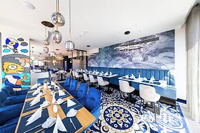 Best Western Premier Royal Blue - Adult Only