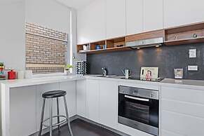 Centennial Park Light Filled Modern Studio