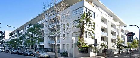 Poolside Apartment Opposite Redfern Park