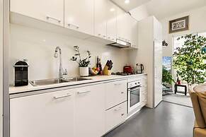 Poolside Apartment Opposite Redfern Park